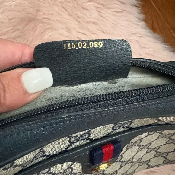 Gucci navy blue and Cream sherry Crossbody Bag with Signature Monogram - Picture 4 of 8